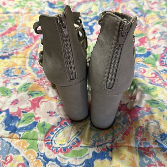 Heels - Picture 2 of 5